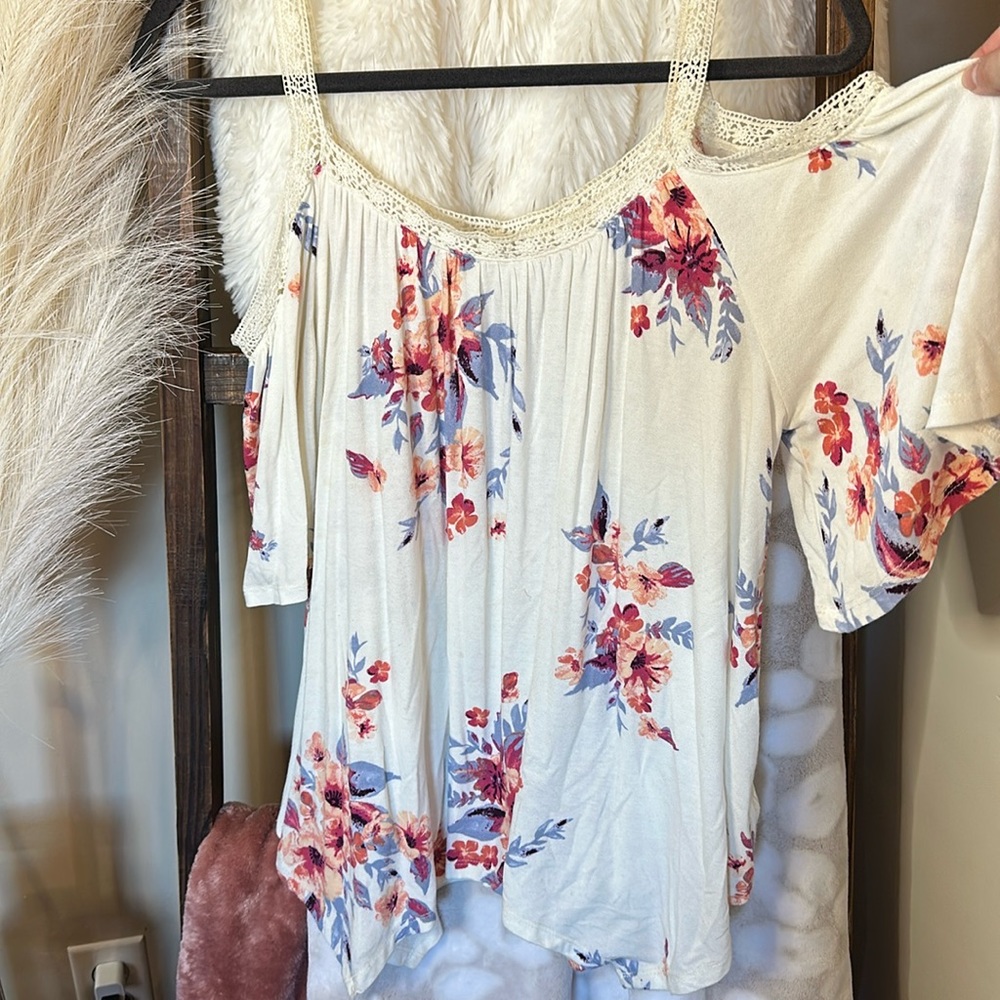 Floral blouse - with off the shoulder details - MEDIUM